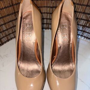 BCBG Paris Nude Patent Platform Pumps – EU 36.5 / US 6–6.5 – Comfortable Heels
